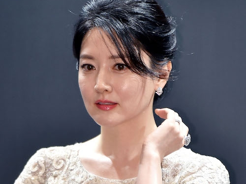 『チャングム』女優イ・ヨンエがウクライナに1億ウォン寄付「亡くなった子供たちの写真に大きく動揺して…」