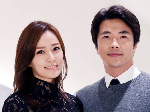 【写真】クォン・サンウの“美人奥様”、レギンスで引き締まった美脚を披露！NYで優雅にヨガタイム