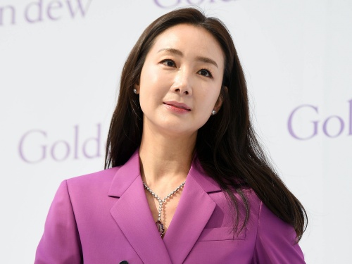 女優チェ・ジウの“後光差す”春ビジュアル、9歳下の「旦那さんも惚れ直すね」【PHOTO】