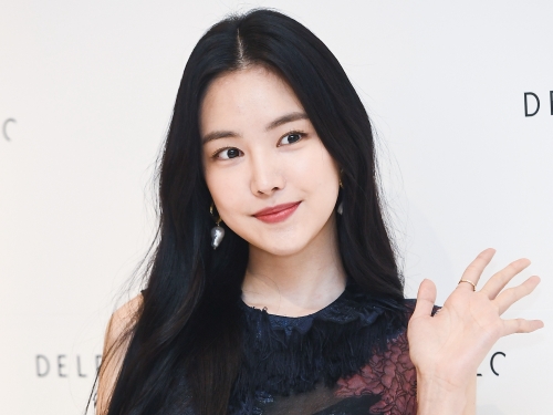 「お姫様の休日感」Apink出身ソン・ナウン、女性らしさも可愛さも忘れない“夏コーデ”【PHOTO】