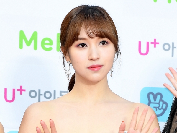 TWICE・ミナ、圧巻のビジュアル際立つ“全身黒コーデ”…「本当に綺麗」とファン大絶賛の一枚【PHOTO】