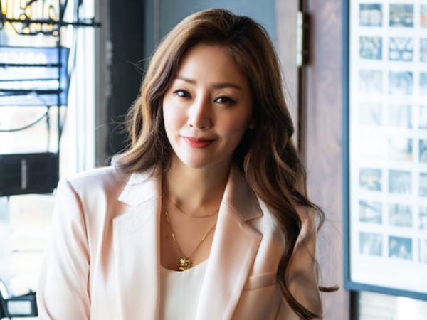 劇団四季に所属していた日本語堪能な『SKYキャッスル』女優オ・ナラ、友人の結婚式で“迷惑客”に!?【PHOTO】