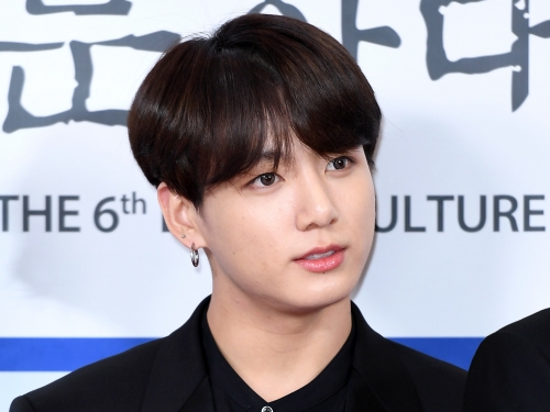 「行こおおお！」JUNG KOOK、ライブ目前で大興奮！ “ノリノリ自撮りSHOT”にBTSメンバーも反応【PHOTO】