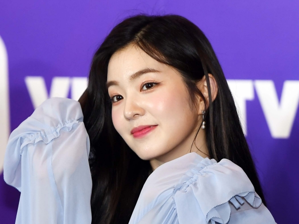 【写真】Red Velvetアイリーン、脱ぎかけジャケットから“二の腕&ウエスト”がチラリ「とんでもない美貌」