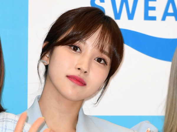 【写真】「鎖骨が美しすぎる」TWICEミナ、肌見せ姿もこんなに清楚…“オフショルSHOT”に絶賛の声