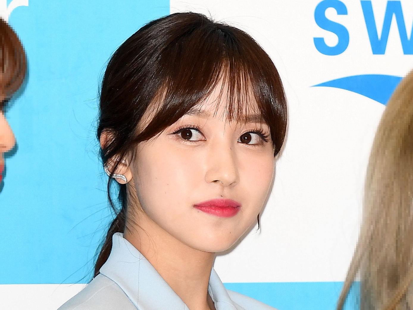 TWICE・ミナ、ショートパンツから伸びる美脚にウットリ…ファンも脱帽の美貌「綺麗すぎ」【PHOTO】