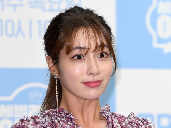 “イ・ビョンホンの妻”女優イ・ミンジョン、この顔で徹夜明け!? “ミラクル美貌”に反響続々「女神」【PHOTO】