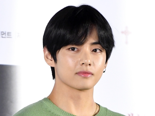 BTS・V、「心配ありがとう」と“元気な姿”見せる。新型コロナ完治後の近況が話題に【画像】
