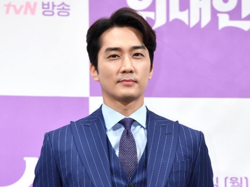 【写真】オフショットでもこんなにかっこいいの!? ソン・スンホン、映画の本読み“隠し撮りショット”