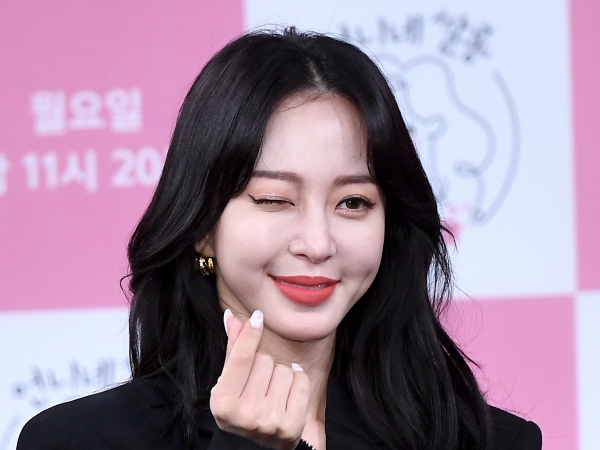 10歳下彼氏と観光地での“マナーない撮影”が炎上した美人韓国女優、41歳で新たな挑戦を告白【PHOTO】