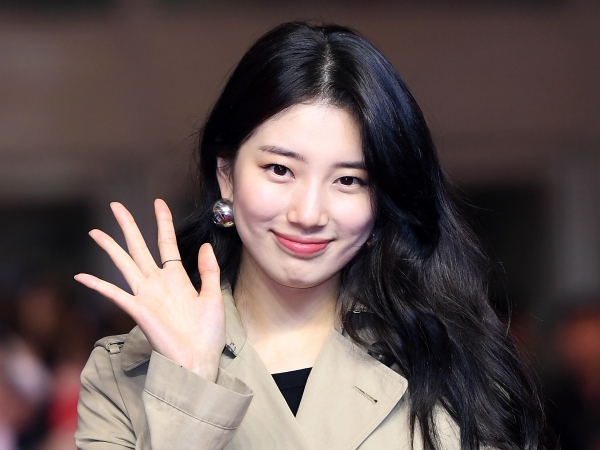 「リアル女神降臨」“国民の初恋”ペ・スジ、ピンクのレースドレスで醸し出す洗練されたオーラ【PHOTO】