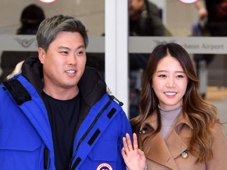 【写真】菊池雄星の妻とも！ブルージェイズ同僚リュ・ヒョンジンの美人妻が“ラブラブ2SHOT”公開