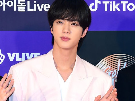 BTSのJIN、左手人差し指を負傷「当分の間は回復に専念」【公式】