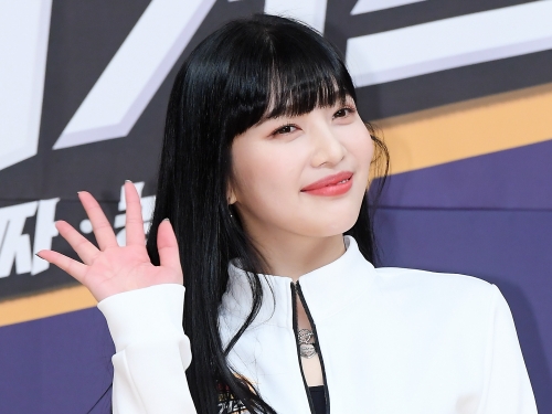 「スタイルやんば」Red Velvetジョイ、“縦線くっきり美腹筋”チラリ！スキニー姿が話題に【PHOTO】