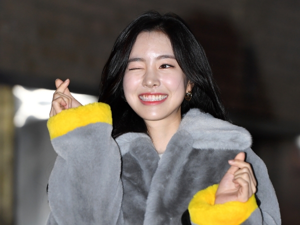 『オクニョ』女優チン・セヨン、フレッシュな“お花見ショット”披露「美しさも満開」 【PHOTO】