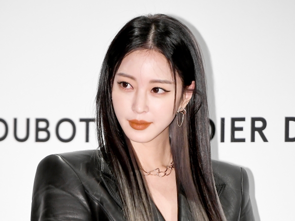 【写真】42歳で奇跡の美ハイレグ！ 女優ハン・イェスルが見せつけた「10歳下彼氏もお手上げ」の貫禄ボディ