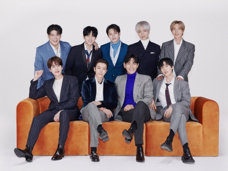 カムバックを控えたSUPER JUNIOR、彼氏感満載のニットコーデで一緒に過ごすクリスマスを演出