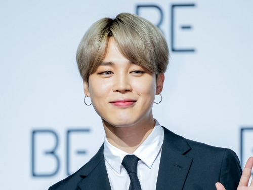 BTS・JIMINとのツーショットを女性編集長が公開、影響力に驚き「数百万人が…すごい」【PHOTO】