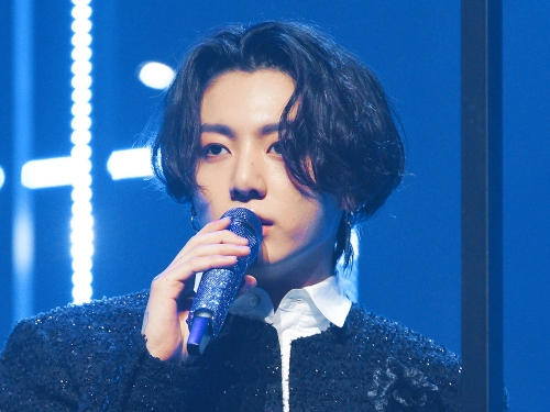 「また名曲が…」BTS・JUNG KOOK、切ないラブソングをカバー！公開後トレンド入りも　