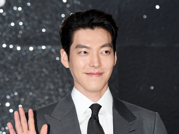 シン・ミナ彼氏のキム・ウビン、『私たちのブルース』“撮影の裏側”を公開「パク船長結婚して」【PHOTO】