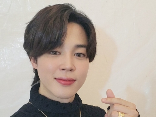 「お顔が美しすぎ」BTS・JIMIN、“世界一高貴なセルカ”を公開！受賞の喜びを伝える【PHOTO】