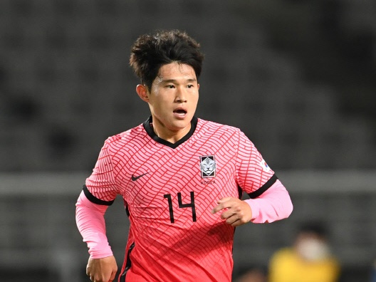 吉田麻也との共演ならず…シャルケと契約解除の24歳韓国代表MF、出場機会求めドイツ2部へ