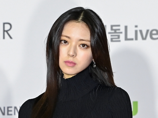 “2003年生まれ”のITZYユナ、ワンショルダー衣装で大人のムード…「どちらの女神様ですか？」 【PHOTO】