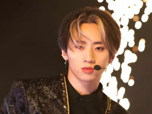 【写真】「布足りなくない？」INI・許豊凡、米LAのホテルで見せた“大胆私服姿”に反響続々