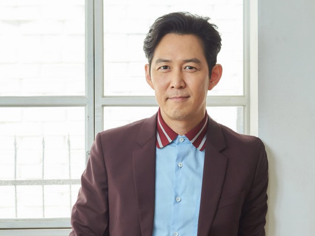 『しゃべくり007』にも出演…『イカゲーム』俳優イ・ジョンジェの“熱気”が未だに冷めないワケ
