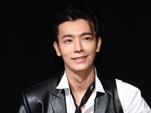 手術終えたSUPER JUNIORドンへ、“近況ショット”を公開「早く回復して…」【PHOTO】