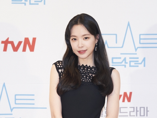 1人でYG移籍のApinkソン・ナウン、カムバック活動への“不参加”を発表「スケジュール上の問題」