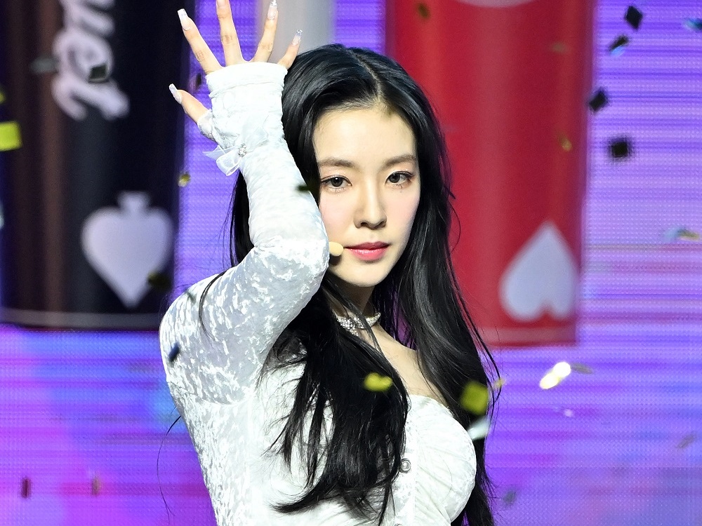 スタッフへの“パワハラ騒動”で謝罪した韓国アイドルが再び議論に…「不愉快だ」外されない色眼鏡