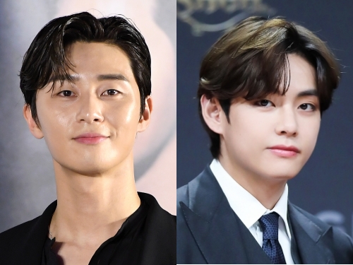 パク・ソジュン、入隊するBTS・Vの“丸刈り頭”をなでなで…仲良し5人組で「いってらっしゃい」【PHOTO】