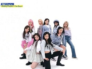 『ガルプラ』発の新人グループKep1er、“ロールモデル”は少女時代？完璧なカバーダンスを披露