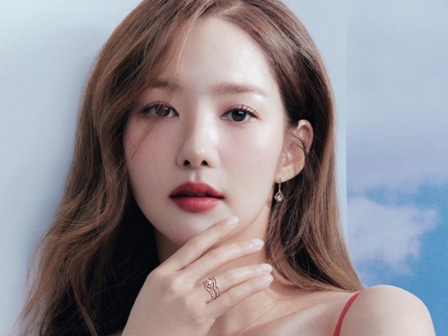 「美しすぎる曲線」女優パク・ミニョンの寝そべりボディラインに大絶賛の声【PHOTO】