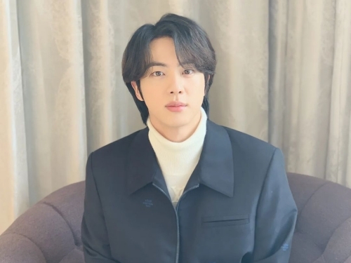 BTS・JIN、バレンタインの過ごし方は？“胸キュン不可避”な王子様SHOT公開【PHOTO】