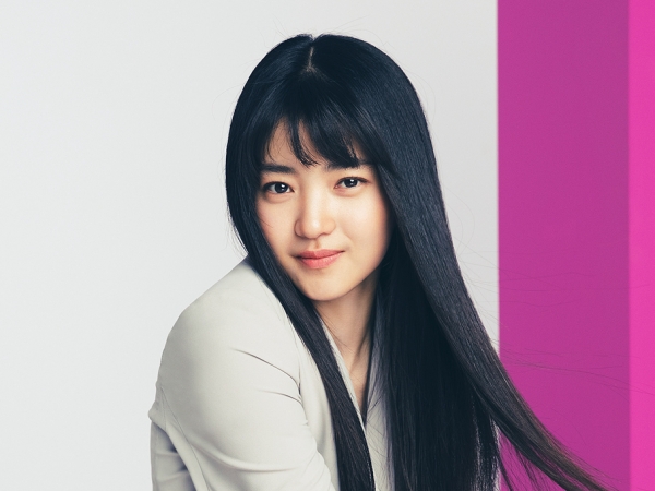 『二十五、二十一』キム・テリ、フェンシング選手の次はモデル？春コーデでラブリーな魅力発揮！【PHOTO】