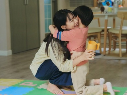 キャストが豪華すぎると話題の韓国ドラマ『私たちのブルース』、女優シン・ミナが初の母親役に