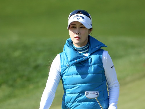 「女優さんみたい」キム・ハヌルの美しすぎる“微笑み自撮り”にファン熱狂「変わらない美貌」【PHOTO】