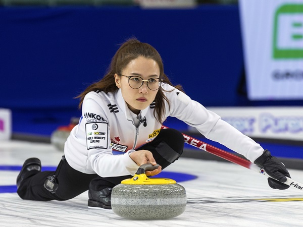 日本が棄権のカーリング世界選手権、“メガネ先輩”擁する韓国が「歴代最高成績」準優勝の快挙！
