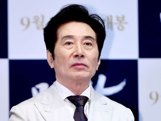 韓国俳優（76）と“30歳差熱愛”、暴露本出版の女性が「虚偽告訴」で法廷に…合意書偽造をでっち上げか