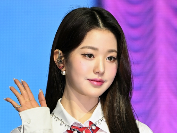 “奇跡の10頭身”IVEウォニョン、尋常ではない脚の長さが話題「えげつないスタイル」「錯覚？」【PHOTO】