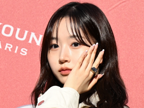 【写真】日本でも人気上昇中！NMIXXヘウォン、“可愛すぎる肩出しオフショル姿”披露「これは惚れる！」
