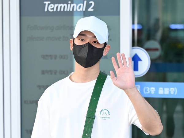 人気俳優チョン・ヘイン、本日（4月20日）アメリカ・ハワイへ出国！“空港コーデ”も超絶爽やか【PHOTO】
