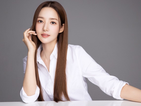 『キム秘書』から『気象庁の人々』へ…人気女優パク・ミニョンの“配役選び”の主義とは【インタビュー】