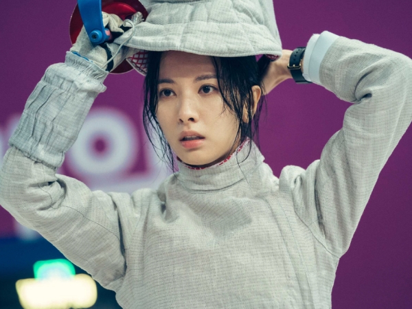 フェンシングウェア脱いだ“コ・ユリム役”ボナ、汗ばんだポニーテール姿を披露「透明感すごい」【PHOTO】