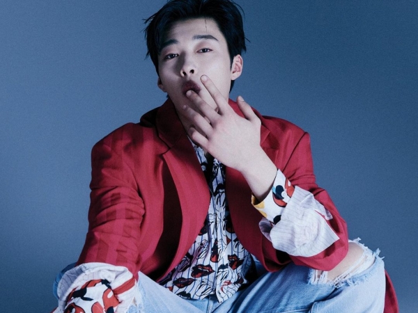 俳優ウ・ドファン、除隊後の色気がすごい！ワイルドな表情から溢れ出るフェロモンにメロメロ【PHOTO】