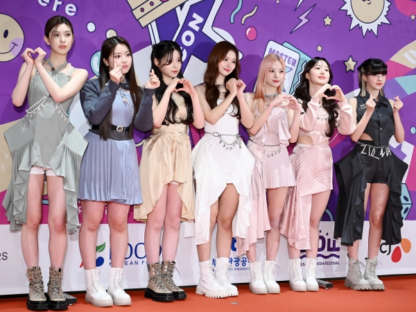 “TWICEの妹分”NMIXX、「KCON 2022 Premiere」韓国公演で堂々パフォーマンス！【PHOTO】