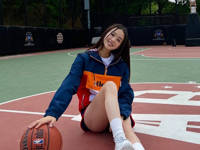 美脚スラリ＆腹筋チラリ…元新体操選手ソン・ヨンジェの近況にファン熱狂「反則級の可愛さ」【PHOTO】