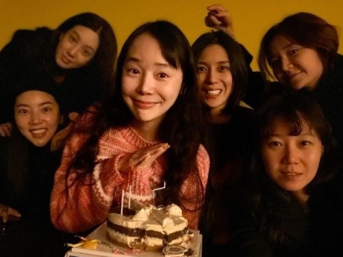 大親友の結婚式に不参加で“損切り説”が浮上した韓国女優、式後初のSNS投稿に注目集まる【PHOTO】